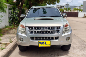 租车 Isuzu MU7 - 照片 1