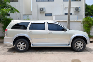 租车 Isuzu MU7 - 照片 10