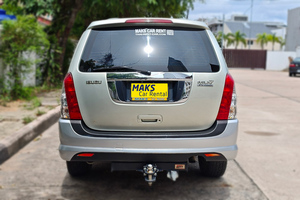 租车 Isuzu MU7 - 照片 12