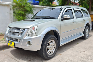 租车 Isuzu MU7 - 照片 15