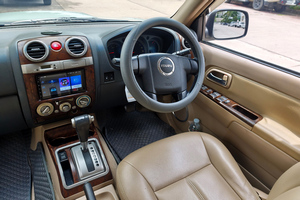 租车 Isuzu MU7 - 照片 16